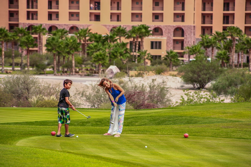 family playing at tpc danzante bay putting course, loreto baja mexico